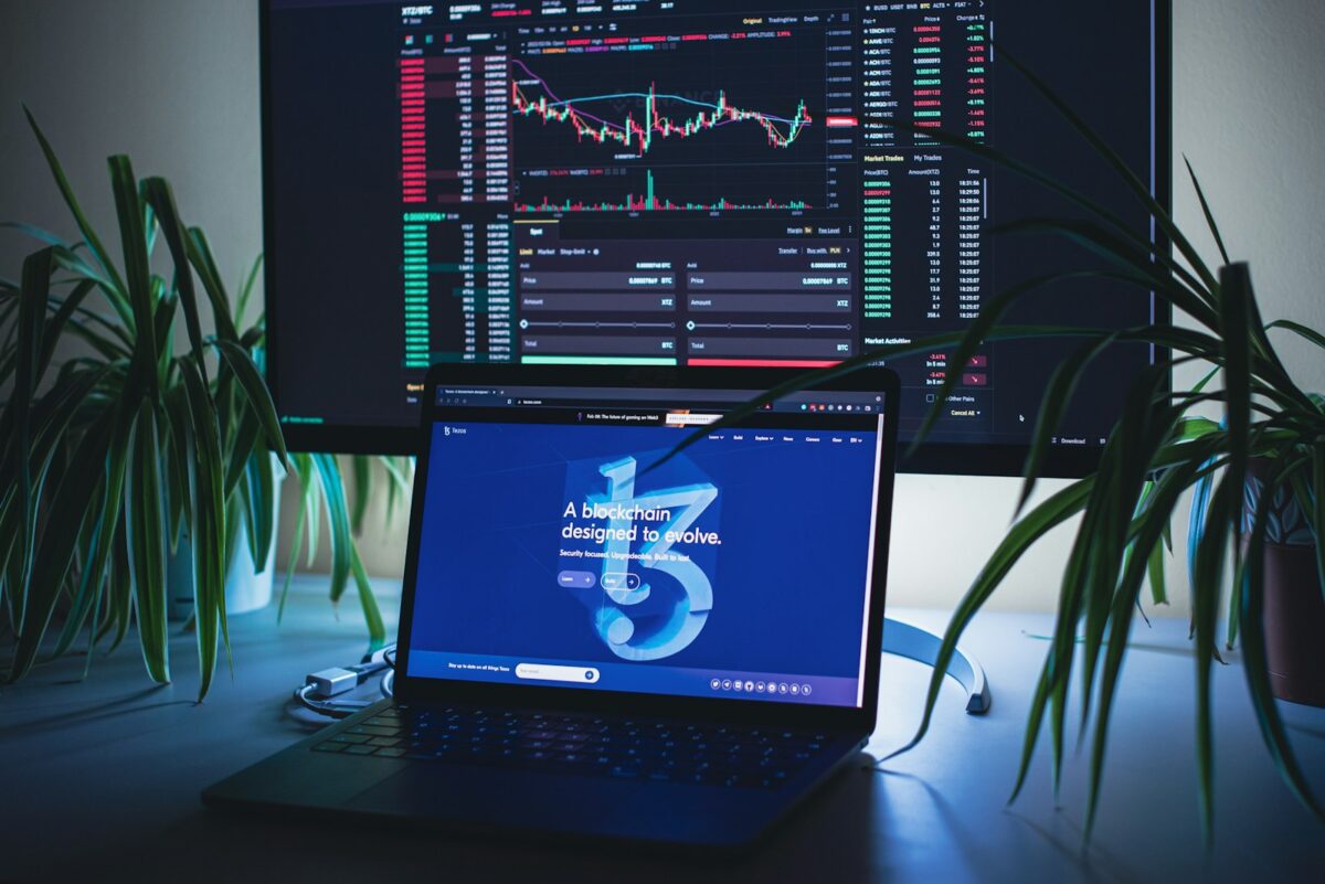 Blockchain commit-reveal schemes