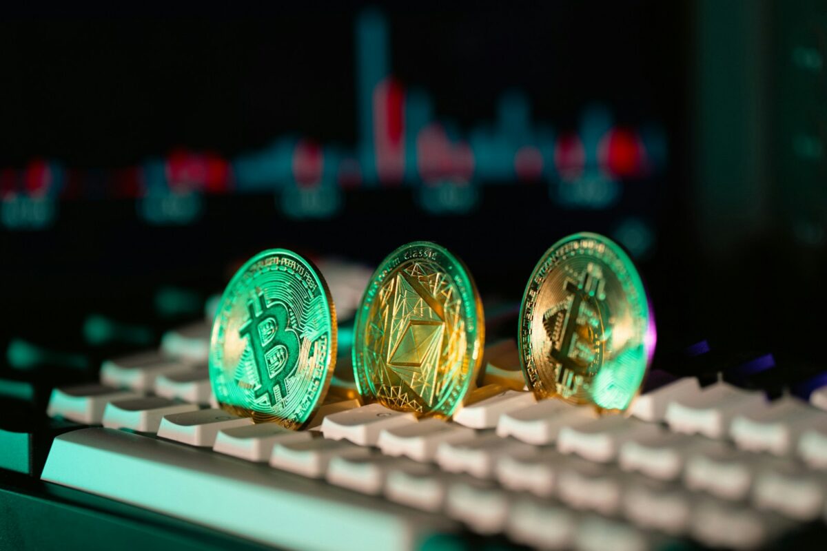 Community analysis crypto